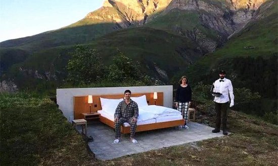 世界上最简约的酒店，只有一张床连屋顶也没有，住一晚却要1700
