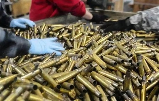 同样是造子弹，为何美国的弹壳是<em>黄铜</em>，而俄罗斯的却是钢制的呢...