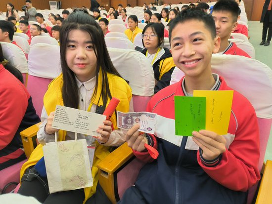 61名<em>海外华裔</em>青少年在豫开启“寻根之旅”