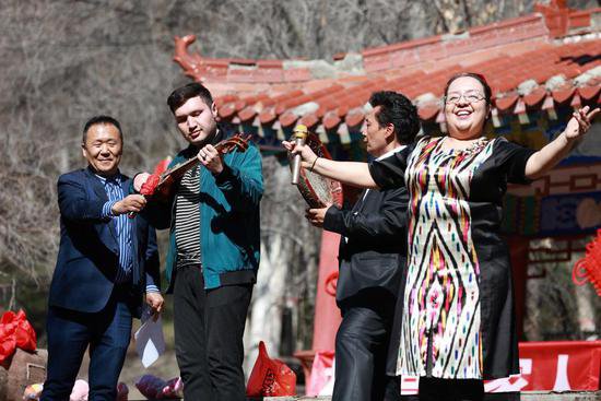 新疆“古丽媒婆”弘扬传统优秀文化引领现代文明生活