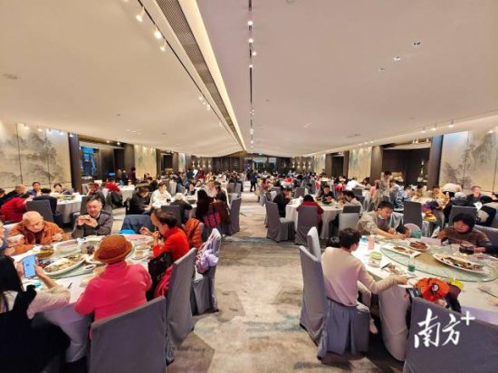 排号超1800桌、商圈人流破千万！这个春节，广州“火出圈”