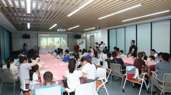 深圳市光明区总工会开展职工书屋读书沙龙活动
