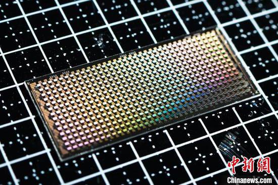 中国首颗超500比特超导量子计算芯片正式发布