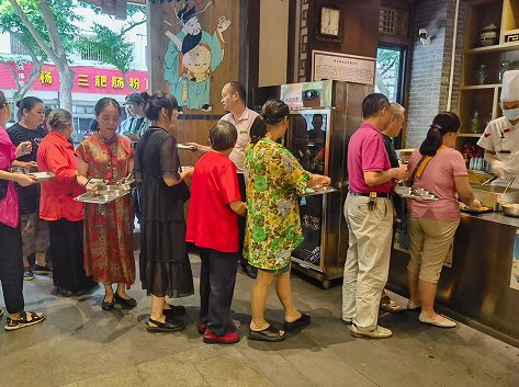 东升首家社区食堂启动，关爱老年人群“食有所依”