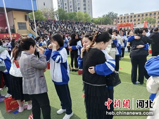 河北冀州中学举行2022级学生感恩仪式