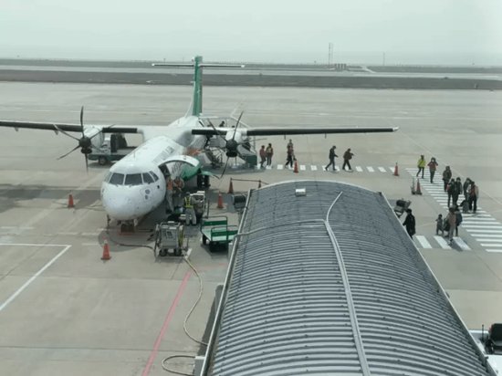 台湾一航班异常紧急折返 落地后有乘客被吓的直接回家：再也不坐...