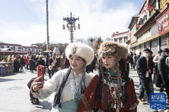 新春走基层丨冬游西藏：拉萨旅游市场人气旺