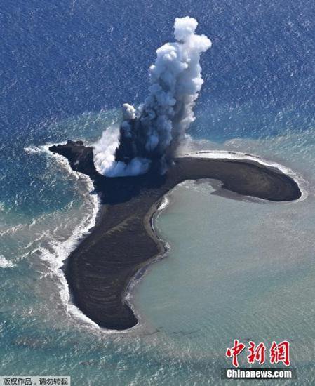 日本<em>硫磺岛</em>附近海底火山喷发 形成新岛屿